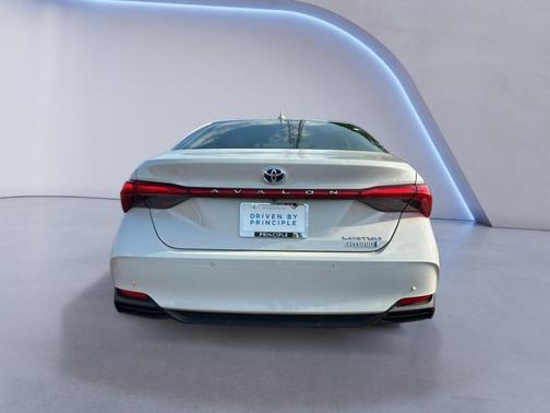 2022 Toyota Avalon Hybrid Limited