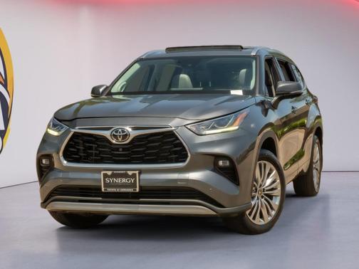 Magnetic Gray Metallic 2023 Toyota Highlander Platinum