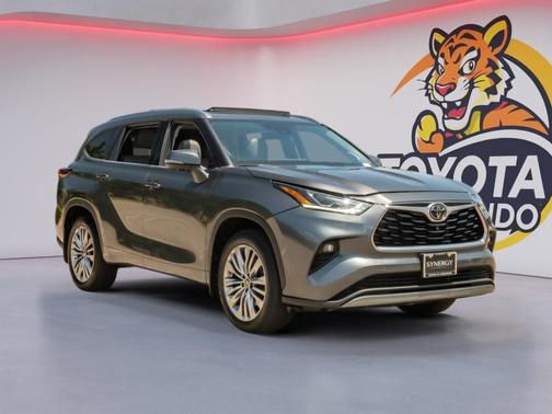 Magnetic Gray Metallic 2023 Toyota Highlander Platinum