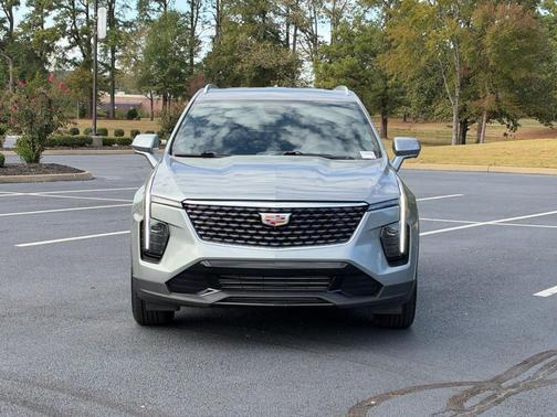 Argent Silver Metallic 2025 Cadillac XT4 Premium Luxury