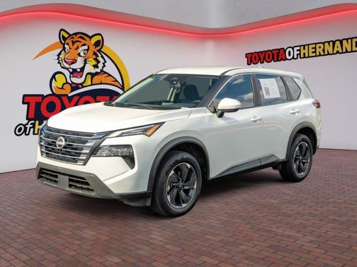 Everest White Pearl 2024 Nissan Rogue SV