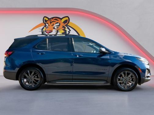 Blue Glow Metallic 2022 Chevrolet Equinox AWD RS