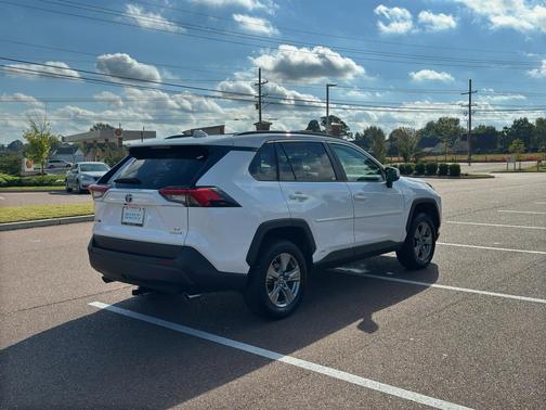 2024 Toyota RAV4 Hybrid LE
