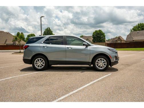 Sterling Gray Metallic 2024 Chevrolet Equinox 1LT