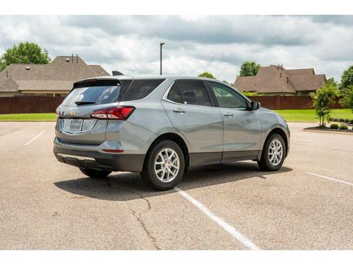 Sterling Gray Metallic 2024 Chevrolet Equinox 1LT
