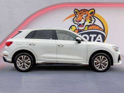 2024 Audi Q3 Premium 45 TFSI S line quattro Tiptronic