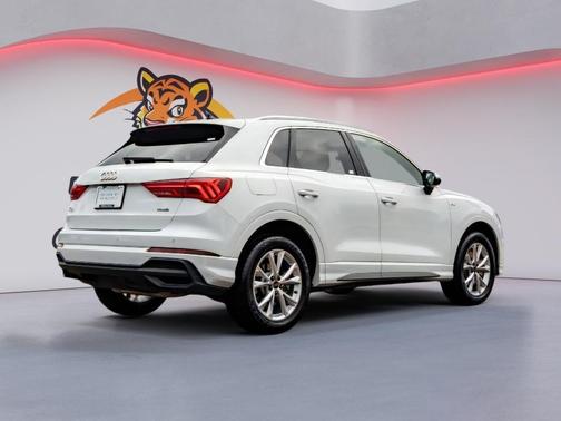 2024 Audi Q3 Premium 45 TFSI S line quattro Tiptronic
