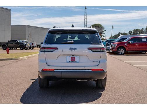 2024 Jeep Grand Cherokee L Laredo