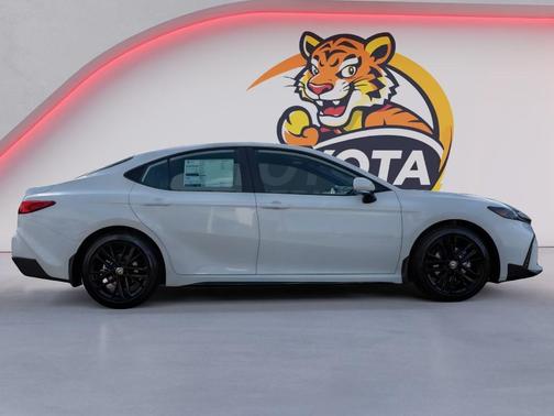 Ice Cap 2026 Toyota Camry SE