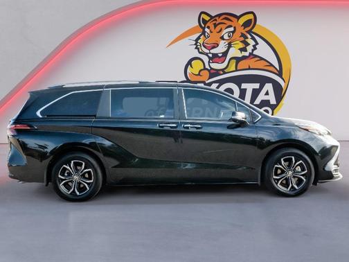 Midnight Black Metallic 2025 Toyota Sienna Platinum