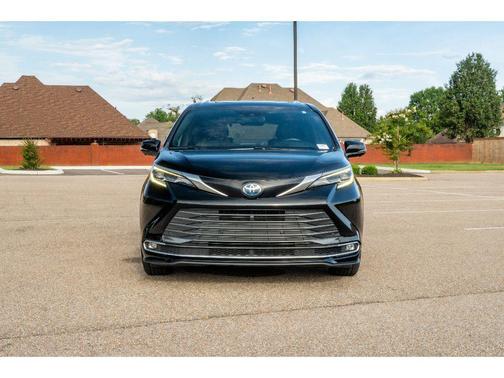 Midnight Black Metallic 2025 Toyota Sienna Platinum