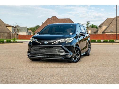Midnight Black Metallic 2025 Toyota Sienna Platinum
