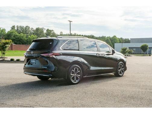 Midnight Black Metallic 2025 Toyota Sienna Platinum