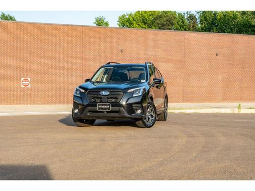 Crystal Black Silica 2024 Subaru Forester Premium