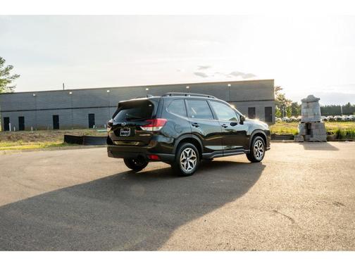 Crystal Black Silica 2024 Subaru Forester Premium
