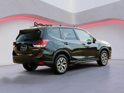 Crystal Black Silica 2024 Subaru Forester Premium