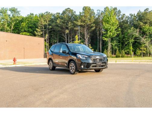 Crystal Black Silica 2024 Subaru Forester Premium