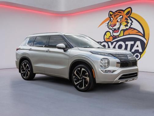 Alloy Silver Metallic 2022 Mitsubishi Outlander SEL 2.5 2WD