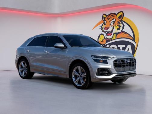 2022 Audi Q8 55 Premium Plus