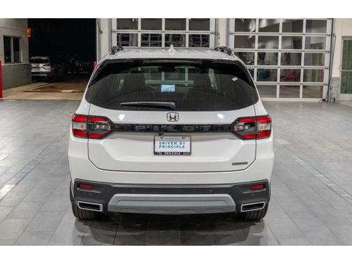 2023 Honda Pilot Touring 8-Passenger