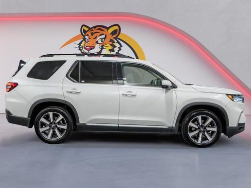 2023 Honda Pilot Touring 8-Passenger