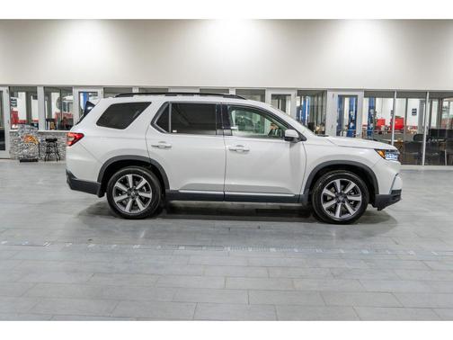 2023 Honda Pilot Touring 8-Passenger