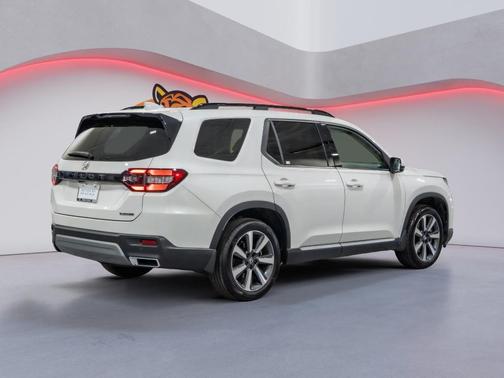 2023 Honda Pilot Touring 8-Passenger