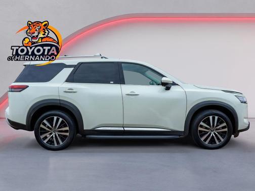 2023 Nissan Pathfinder Platinum 4WD