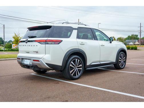 2023 Nissan Pathfinder Platinum 4WD