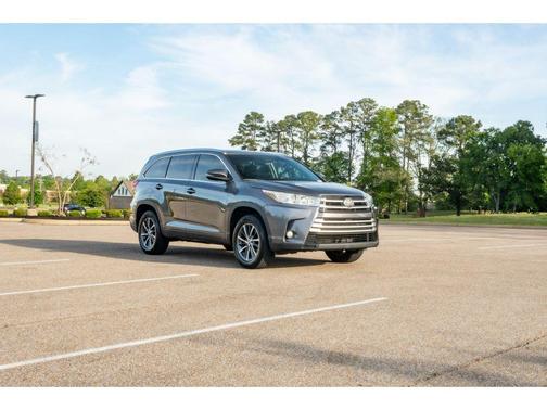 Predawn Gray Mica 2018 Toyota Highlander XLE