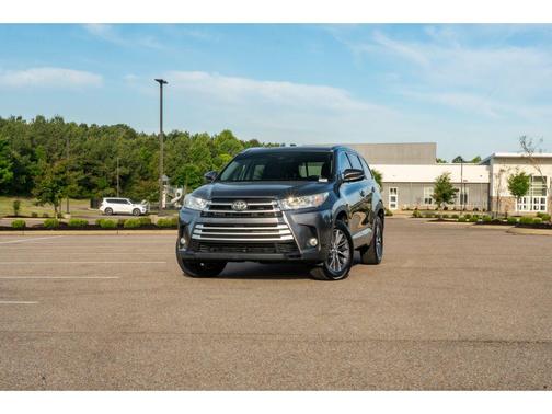 Predawn Gray Mica 2018 Toyota Highlander XLE