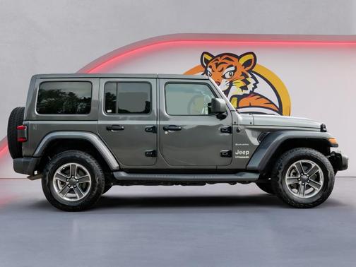 Granite Crystal Metallic Clearcoat 2018 Jeep Wrangler Unlimited Sahara