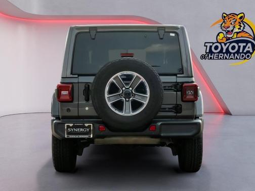 Granite Crystal Metallic Clearcoat 2018 Jeep Wrangler Unlimited Sahara