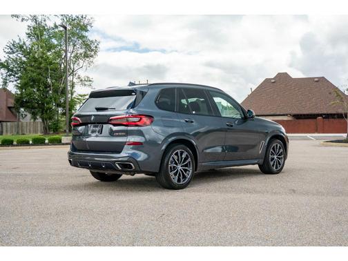 Arctic Grey Metallic 2022 BMW X5 M50i