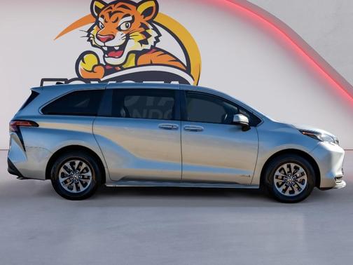 2021 Toyota Sienna LE