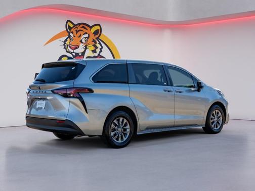 2021 Toyota Sienna LE