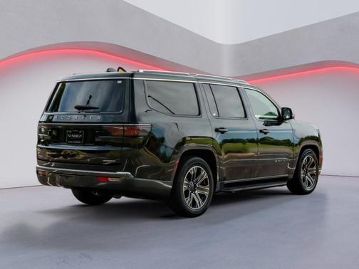 Diamond Black Crystal Pearlcoat 2022 Jeep Wagoneer Series III 4x4