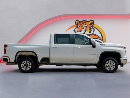 Summit White 2025 Chevrolet Silverado 2500 LT