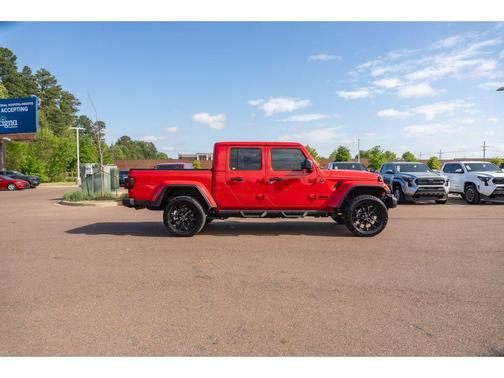 Firecracker Red Clearcoat 2025 Jeep Gladiator Nighthawk