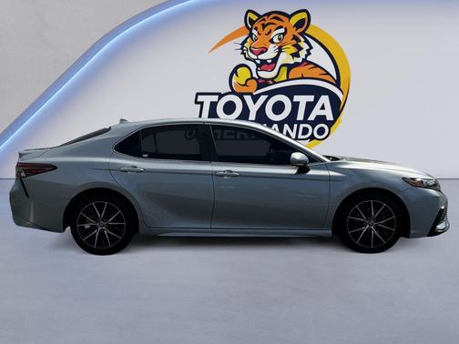Celestial Silver Metallic 2022 Toyota Camry SE