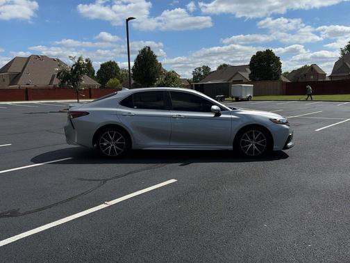 Celestial Silver Metallic 2022 Toyota Camry SE