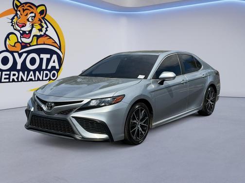 Celestial Silver Metallic 2022 Toyota Camry SE