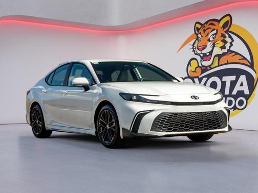 Ice Cap 2026 Toyota Camry SE