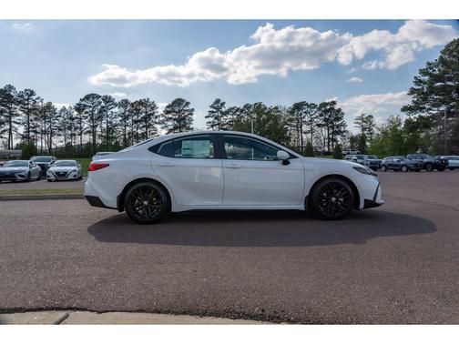 Ice Cap 2026 Toyota Camry SE