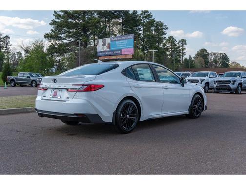 Ice Cap 2026 Toyota Camry SE