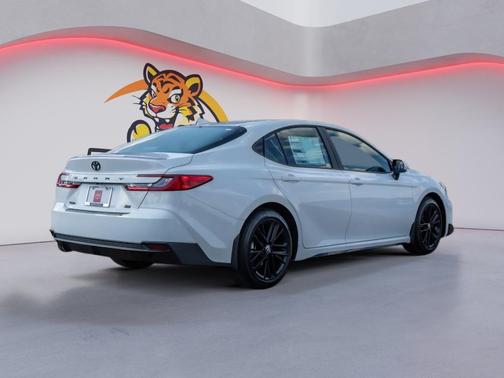 Ice Cap 2026 Toyota Camry SE