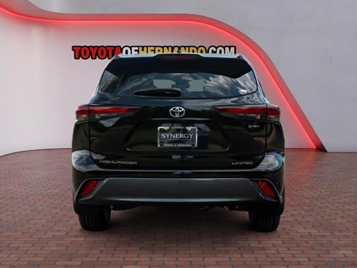 Midnight Black Metallic 2026 Toyota Highlander Hybrid Limited