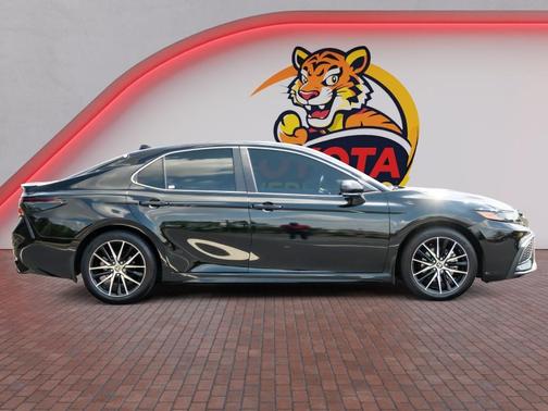 Midnight Black Metallic 2024 Toyota Camry SE