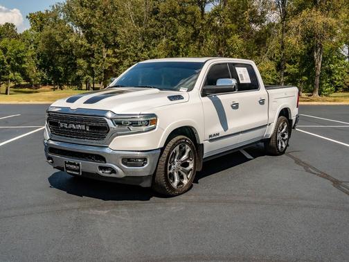 Ivory White Tri-Coat Pearlcoat 2019 RAM 1500 Limited