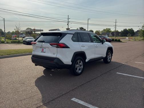 Ice Cap 2025 Toyota RAV4 XLE